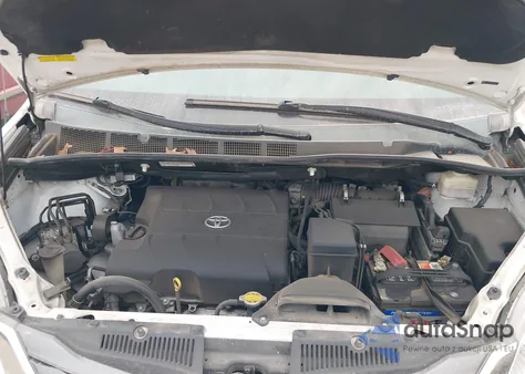 2014 Toyota Sienna Xle V6 8 Passenger z USA, uszkodzony, nr VIN 5TDYK3DC6ES429778